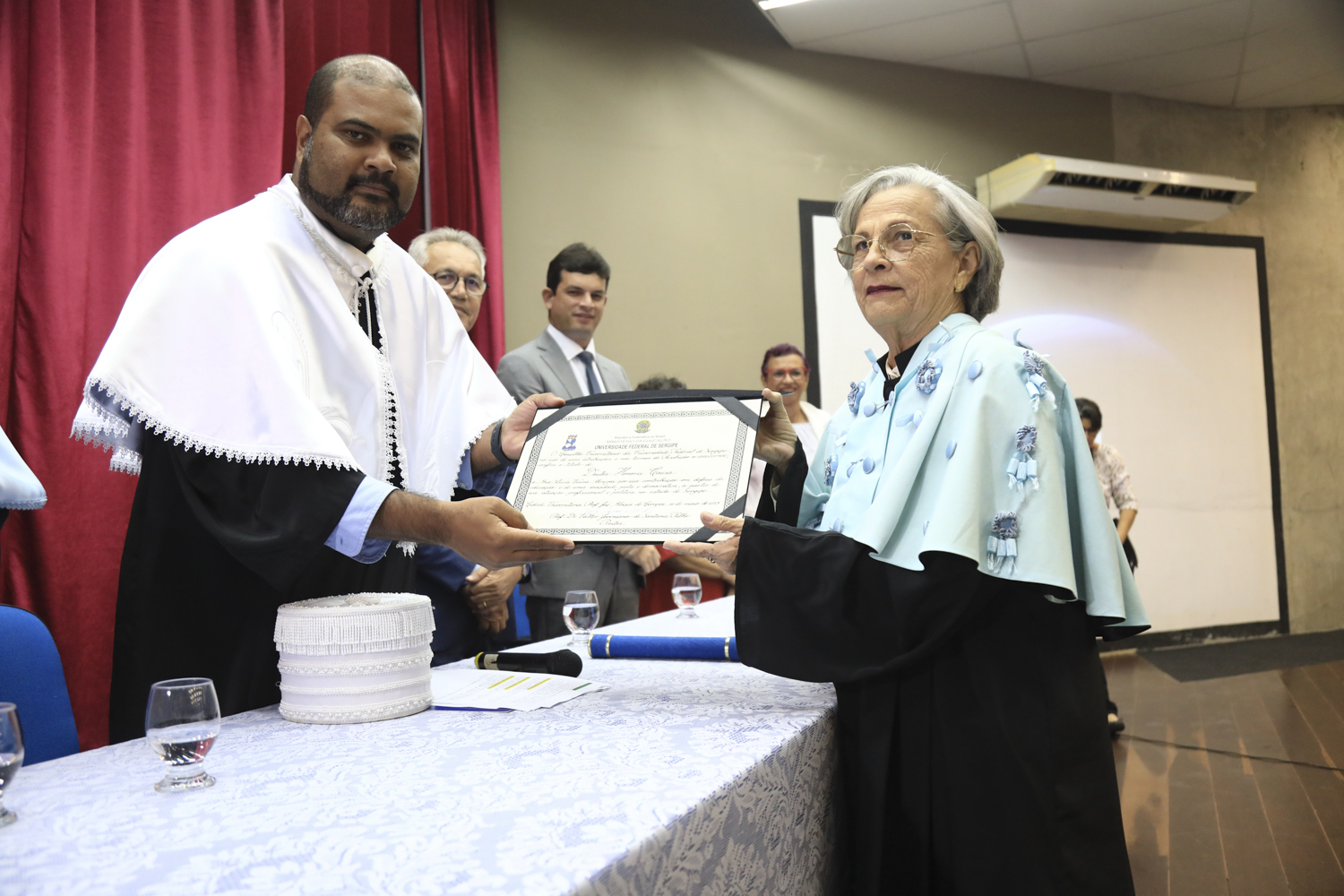 Ana Lúcia Vieira Menezes é a primeira professora da educação básica a conquistar a outorga do título de Doutora Honoris Causa pela UFS.