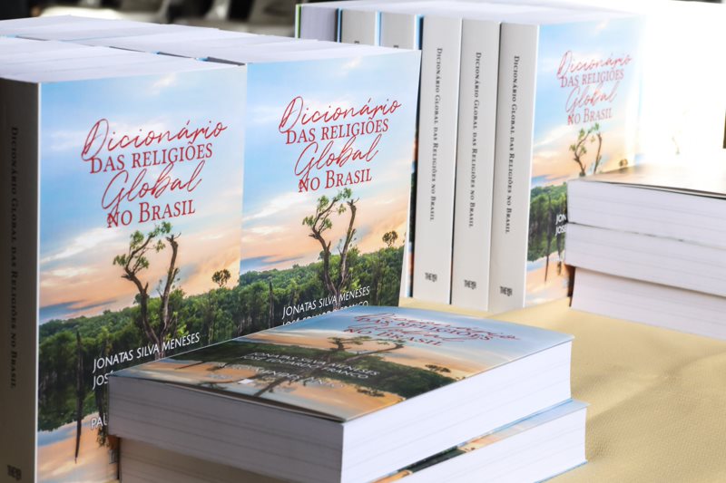 "Dicionário Global das Religiões no Brasil" foi distribuído gratuitamente para escolas e bibliotecas públicas de Sergipe 