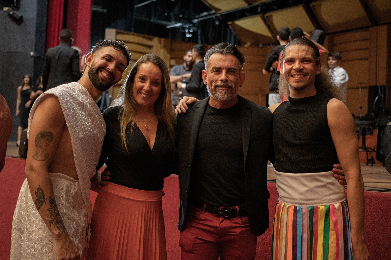 Carlos Henrique Vidal (grupo Boca 07), Sueli Pereira (pró-reitora de Extensão), Daniel Moura (coordenador dos grupos de dança) e Leandro Matos ( grupo Sutaques de Casa). (foto: Elisa Lemos/Ascom UFS)